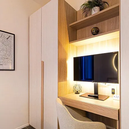 Elegance 10 Min To Duomo & Station Apartment