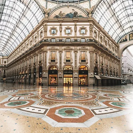 Elegance 10 Min To Duomo & Station Apartment