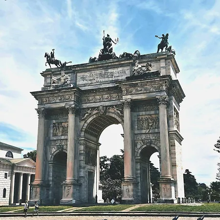 Elegance 10 Min To Duomo & Station Apartment Milan
